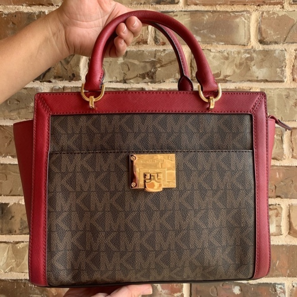 OFFERS? NEW Michael Kors Tina Medium Shoulder